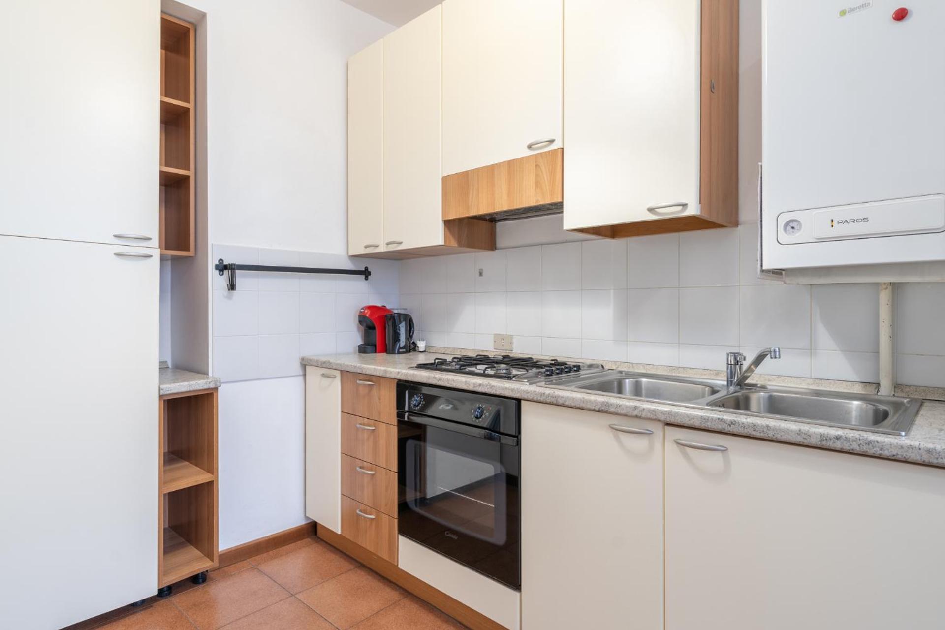 Large Family Apartment In A Fresh Area Of Lecco Bagian luar foto